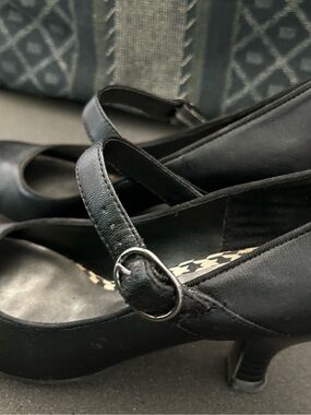 LOWER EAST SIDE Black Mary Jane Kitten Heel Pumps